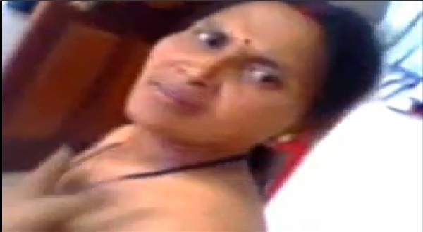 Telugu Village Aunty Sex Vijayavwada - Vijayawada aunty wild sex video - Andhra aunty sex