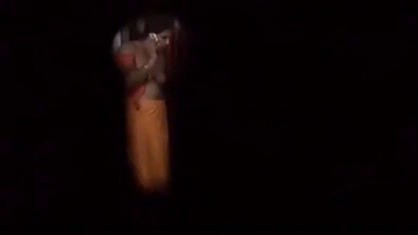 Vimla Aunty Sexy Video - Spy cam recording aunty showing boobs - Telugu hidden cam