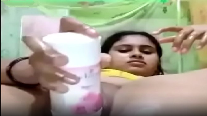 Hot Telugu Housewife Pedha Puku Dengu Bharya Porn Videos