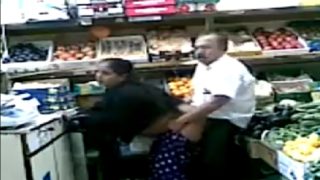 NRI telugu aunty super market lo dengu