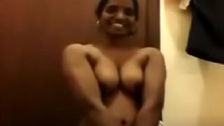 Pani hi tharvatha sexy nurse bathroom lo snanam