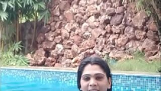 Hyd ammayi sexy pooku swimming pool lo