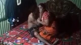 Telugu aunty puku dengindhi hidden cam lo