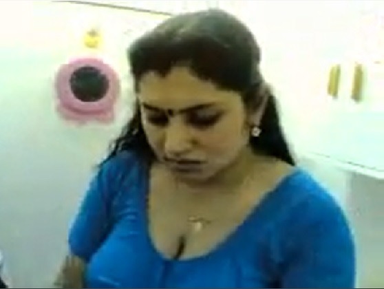 Telugusareefuckingvideos - Blue saree telugu wife sex videos - Andhra xxx mms